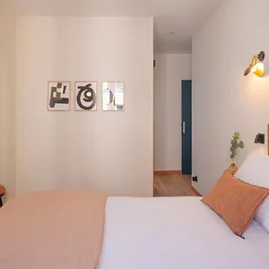 Tinah Paris, Aboukir Hotel Paryż