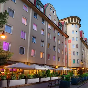 leonardo-hotel-budapest.inbudapesthotels.com/